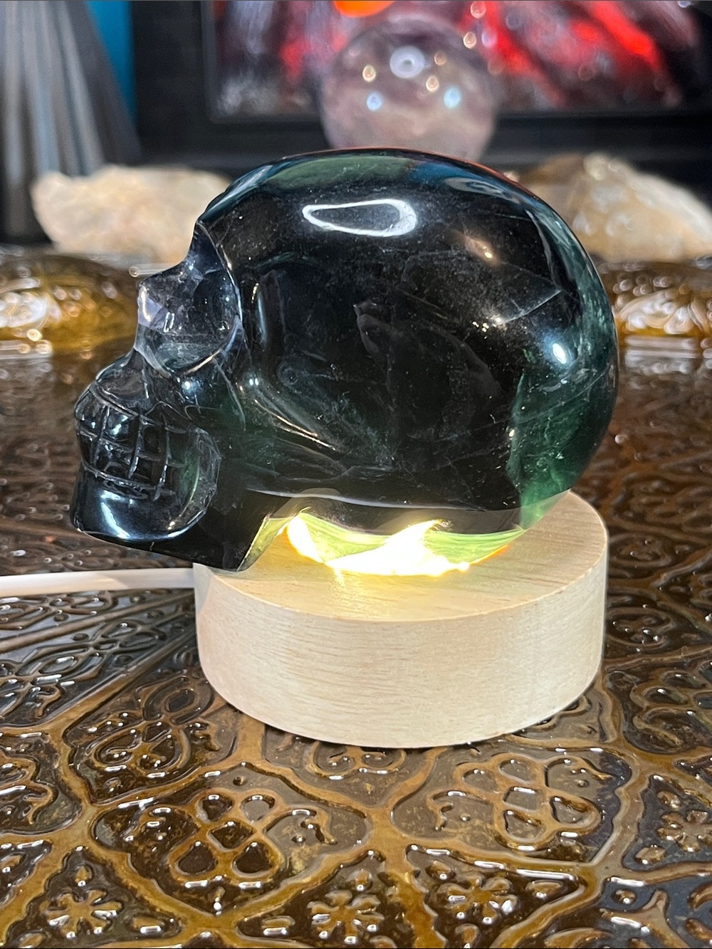 Black rose flourite skull - Picture 3 of 9